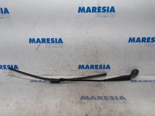 Used Front wiper arm Citroen C4 Grand Picasso (3A) 1.6 BlueHDI 120 Price € 30,00 Margin scheme offered by Maresia Parts