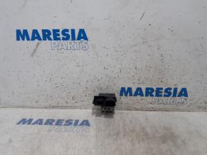 Używane Opornica wentylatora Citroen C4 Grand Picasso (3A) 1.6 BlueHDI 120 Cena € 20,00 Procedura marży oferowane przez Maresia Parts