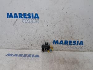 Usados Regulador de presión turbo Citroen C4 Grand Picasso (3A) 1.6 BlueHDI 120 Precio € 40,00 Norma de margen ofrecido por Maresia Parts