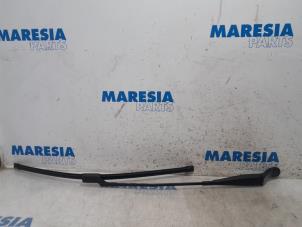 Used Front wiper arm Peugeot Partner Tepee (7A/B/C/D/E/F/G/J/P/S) 1.6 HDiF 90 16V Phase 1 Price € 18,15 Inclusive VAT offered by Maresia Parts