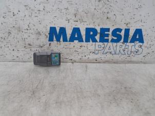 Usados Conexión AUX-USB Fiat 500 (312) 1.2 69 Precio € 20,00 Norma de margen ofrecido por Maresia Parts