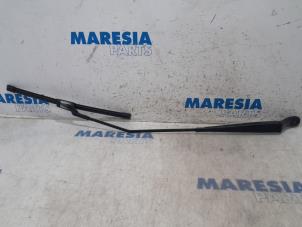 Used Front wiper arm Peugeot 208 I (CA/CC/CK/CL) 1.2 Vti 12V PureTech 82 Price € 14,50 Margin scheme offered by Maresia Parts