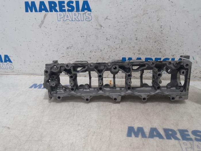 Camshaft housing from a Citroën C4 Grand Picasso (3A) 1.6 BlueHDI 115 2015