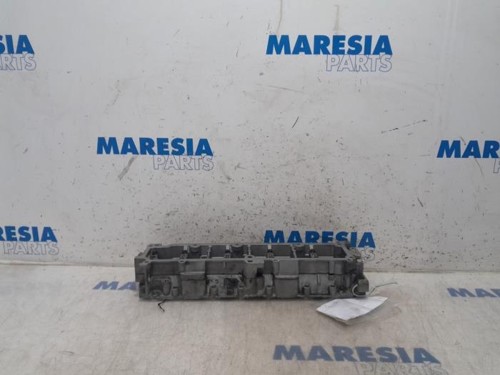 Camshaft housing from a Citroën C4 Grand Picasso (3A) 1.6 BlueHDI 115 2015