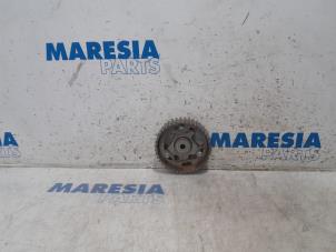 Used Camshaft sprocket Renault Captur (2R) 1.5 Energy dCi 110 FAP Price € 35,00 Margin scheme offered by Maresia Parts