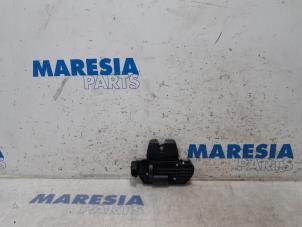 Usagé Mécanique de verrouillage couvercle coffre Citroen C-Elysee (DD) 1.2 Vti 82 12V Prix € 20,00 Règlement à la marge proposé par Maresia Parts