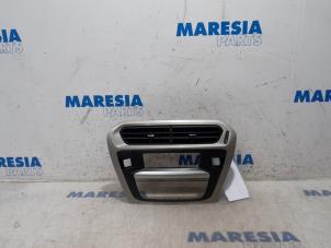 Używane Dashboard sierlijst Citroen C-Elysee (DD) 1.2 Vti 82 12V Cena € 40,00 Procedura marży oferowane przez Maresia Parts