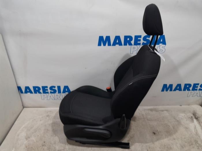 Fotel lewy z Peugeot 208 I (CA/CC/CK/CL) 1.2 Vti 12V PureTech 82 2018