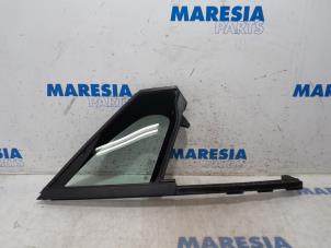 Usagé Vitre triangulaire avant droite Peugeot 208 I (CA/CC/CK/CL) 1.2 Vti 12V PureTech 82 Prix € 40,00 Règlement à la marge proposé par Maresia Parts