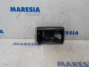 Używane Rama radia Peugeot 208 I (CA/CC/CK/CL) 1.2 Vti 12V PureTech 82 Cena € 30,00 Procedura marży oferowane przez Maresia Parts