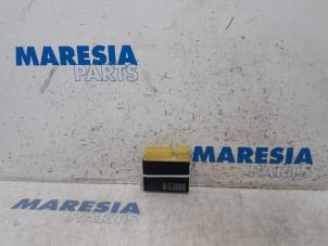 Używane Przekaznik swiec zarowych Citroen C4 Grand Picasso (3A) 1.6 BlueHDI 120 Cena € 20,00 Procedura marży oferowane przez Maresia Parts
