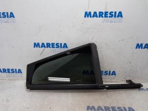Używane Trójkatna szyba lewy tyl Citroen C4 Grand Picasso (3A) 1.6 BlueHDI 120 Cena € 35,00 Procedura marży oferowane przez Maresia Parts