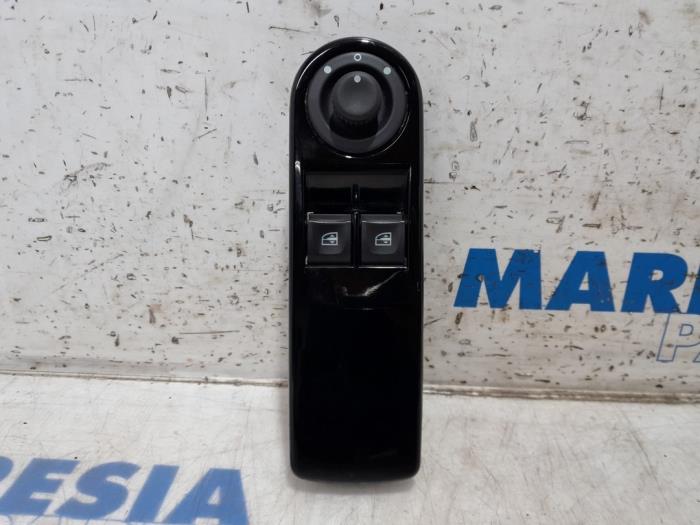 Electric window switch from a Renault Clio IV Estate/Grandtour (7R) 1.5 Energy dCi 90 FAP 2013