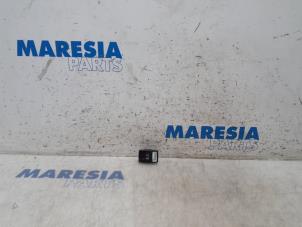 Used AUX / USB connection Fiat Panda (312) 0.9 TwinAir Turbo 85 Price € 25,00 Margin scheme offered by Maresia Parts