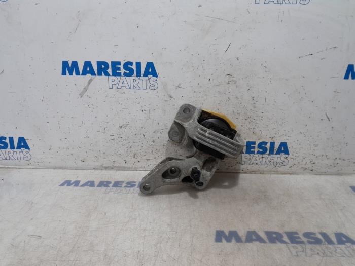 Used Engine mount Renault Grand Scénic III (JZ) 1.6 dCi Price € 40,00 Margin scheme offered by Maresia Parts