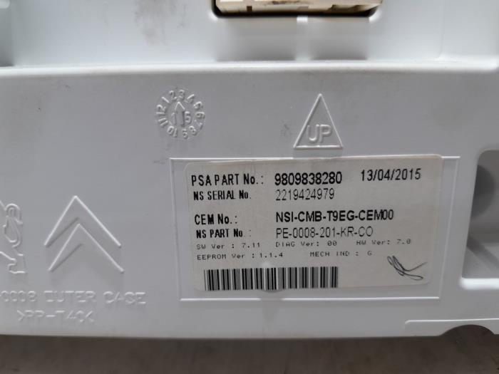 Instrument panel from a Peugeot 308 (L3/L8/LB/LH/LP) 1.2 12V e-THP PureTech 110 2015