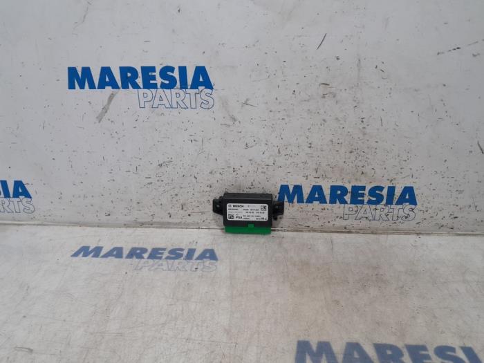 Begagnade PDC-modul Peugeot 308 (L3/L8/LB/LH/LP) 1.2 12V e-THP PureTech 110 Pris € 24,00 Marginaltabell erbjuds av Maresia Parts