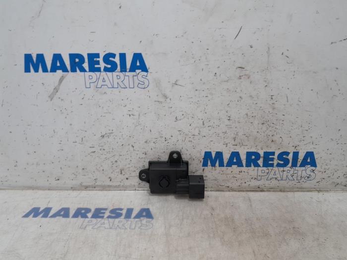 Używane Przekaznik start/stop Peugeot 308 (L3/L8/LB/LH/LP) 1.2 12V e-THP PureTech 110 Cena € 40,00 Procedura marży oferowane przez Maresia Parts