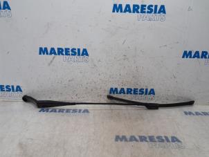 Used Front wiper arm Peugeot 308 (L3/L8/LB/LH/LP) 1.2 12V e-THP PureTech 110 Price € 17,50 Margin scheme offered by Maresia Parts