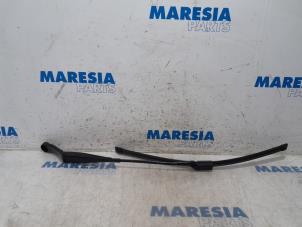 Used Front wiper arm Peugeot 308 (L3/L8/LB/LH/LP) 1.2 12V e-THP PureTech 110 Price € 17,50 Margin scheme offered by Maresia Parts