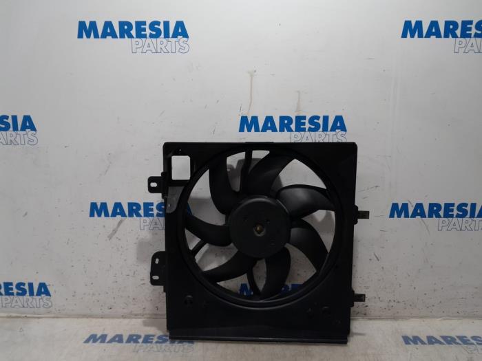 Używane Silnik wentylatora Peugeot 208 I (CA/CC/CK/CL) 1.2 Vti 12V PureTech 82 Cena € 40,00 Procedura marży oferowane przez Maresia Parts