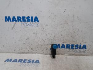 Usados Bomba de limpiaparabrisas delante Peugeot 208 I (CA/CC/CK/CL) 1.2 Vti 12V PureTech 82 Precio € 10,00 Norma de margen ofrecido por Maresia Parts