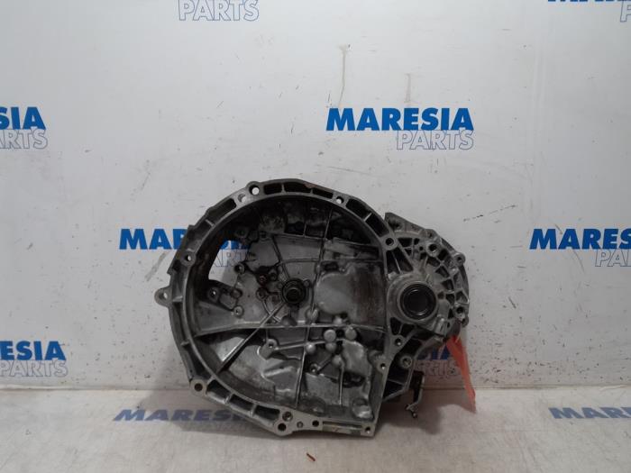 Gearbox casing from a Peugeot 207 CC (WB) 1.6 16V 2009