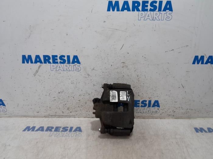 Gebrauchte Bremszange links vorne Peugeot 207/207+ (WA/WC/WM) 1.4 16V VTi Preis € 25,00 Margenregelung angeboten von Maresia Parts