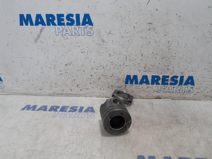 Begagnade Vevstake Fiat Doblo (263) 1.3 D Multijet Pris € 60,50 Inklusive moms erbjuds av Maresia Parts