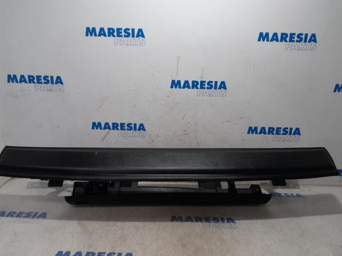 Gebrauchte Abdeckplatte Cabriodach Peugeot 207 CC (WB) 1.6 16V THP Preis € 149,95 Margenregelung angeboten von Maresia Parts
