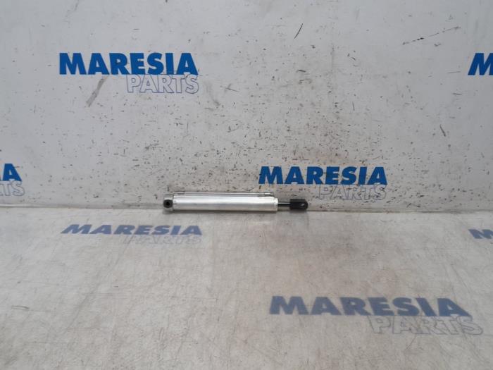Używane Silownik dachu cabrio Peugeot 207 CC (WB) 1.6 16V THP Cena € 50,00 Procedura marży oferowane przez Maresia Parts