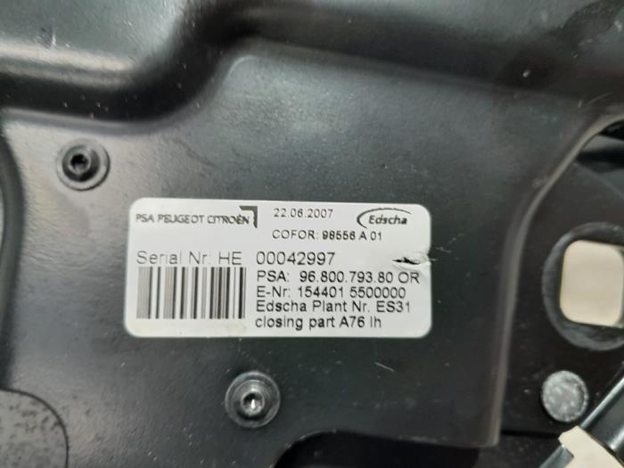 Używane Blokada dachu cabrio Peugeot 207 CC (WB) 1.6 16V THP Cena € 59,99 Procedura marży oferowane przez Maresia Parts