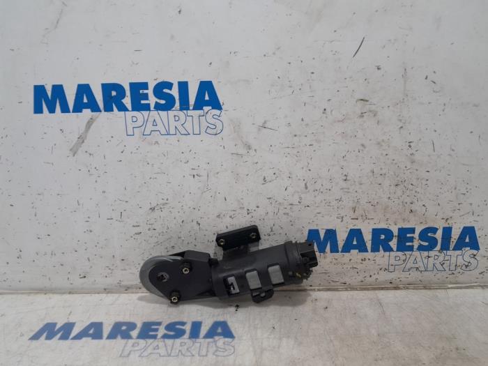 Gebrauchte Sitzmotor Alfa Romeo 159 Sportwagon (939BX) 2.4 JTDm 20V Preis € 75,00 Margenregelung angeboten von Maresia Parts