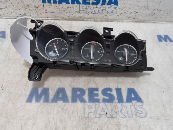 Begagnade Innerdisplay Alfa Romeo 159 Sportwagon (939BX) 2.4 JTDm 20V Pris € 50,00 Marginaltabell erbjuds av Maresia Parts
