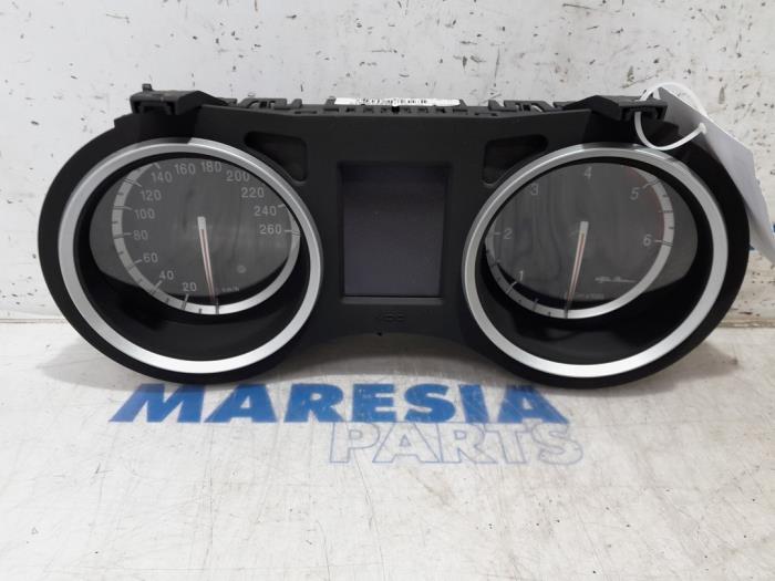 Używane Tablica rozdzielcza Alfa Romeo 159 Sportwagon (939BX) 2.4 JTDm 20V Cena € 85,00 Procedura marży oferowane przez Maresia Parts
