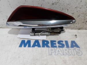 Używane Uchwyt drzwi lewych tylnych wersja 4-drzwiowa Alfa Romeo 159 Sportwagon (939BX) 2.4 JTDm 20V Cena € 35,00 Procedura marży oferowane przez Maresia Parts