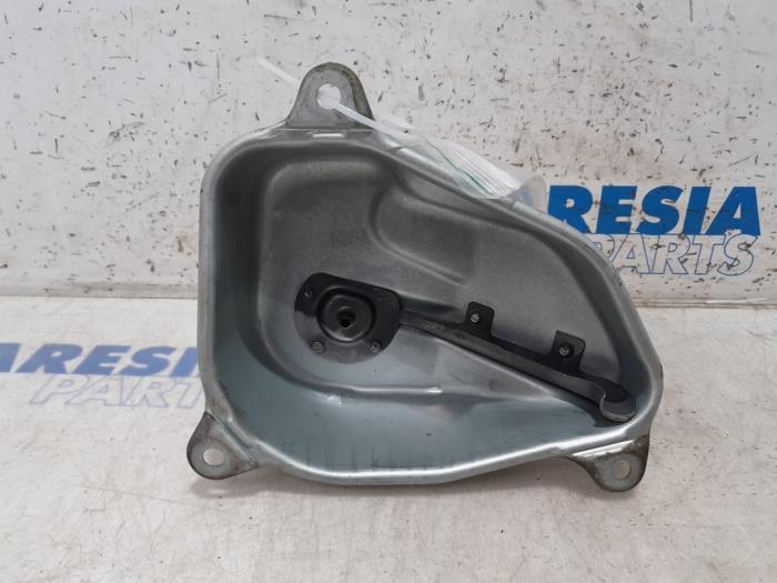 Gearbox cover from a Citroën C3 (SC) 1.0 Vti 68 12V 2014