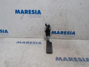 Used Throttle pedal position sensor Renault Grand Scénic III (JZ) 1.6 dCi Price € 25,00 Margin scheme offered by Maresia Parts