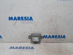 Used Voltage stabiliser Renault Grand Scénic III (JZ) 1.6 dCi Price € 35,00 Margin scheme offered by Maresia Parts