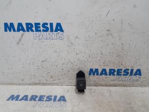 Used Parking brake switch Renault Grand Scénic III (JZ) 1.6 dCi Price € 15,00 Margin scheme offered by Maresia Parts