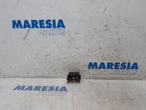 Used AUX / USB connection Peugeot 207/207+ (WA/WC/WM) 1.4 16V VTi Price € 20,00 Margin scheme offered by Maresia Parts