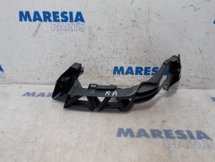Usados Soporte de parachoques derecha detrás Peugeot 207 CC (WB) 1.6 16V THP Precio € 20,00 Norma de margen ofrecido por Maresia Parts