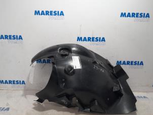 Used Wheel arch liner Renault Captur (2R) 1.2 TCE 16V EDC Price € 25,00 Margin scheme offered by Maresia Parts