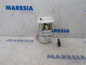 Used Electric fuel pump Renault Captur (2R) 1.2 TCE 16V EDC Price € 85,00 Margin scheme offered by Maresia Parts