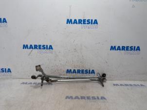 Used Wiper mechanism Renault Captur (2R) 1.2 TCE 16V EDC Price € 75,00 Margin scheme offered by Maresia Parts