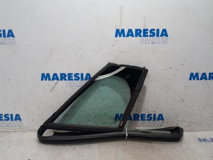 Usados Ventanilla triangular derecha delante Peugeot 308 (4A/C) 1.6 16V THP 150 Precio € 45,00 Norma de margen ofrecido por Maresia Parts