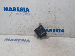 Used Airbag Module Renault Captur (2R) 1.2 TCE 16V EDC Price € 120,75 Margin scheme offered by Maresia Parts