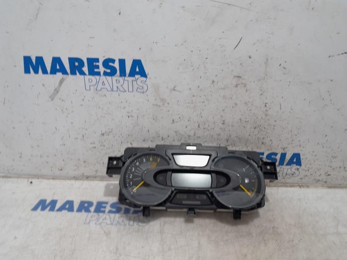 Renault Captur Instrument panels stock