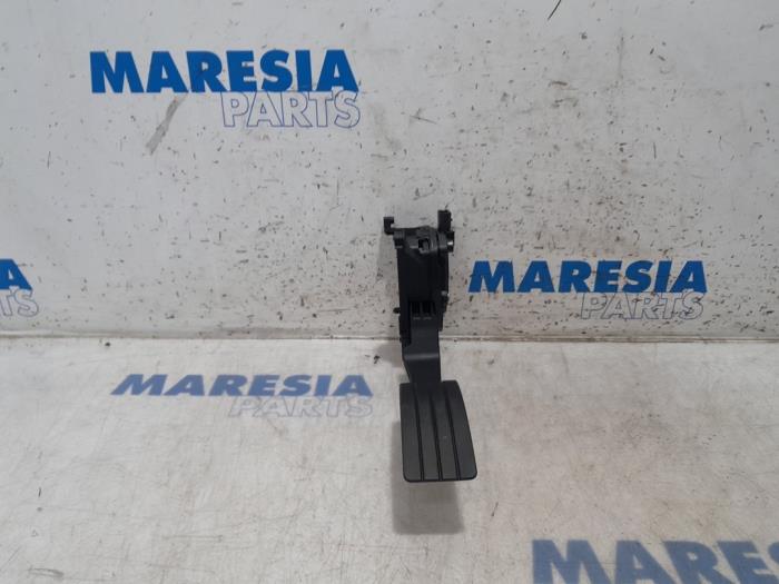 Begagnade Gaspedalsensor Renault Captur I (2R) 1.2 TCE 16V EDC Pris € 20,00 Marginaltabell erbjuds av Maresia Parts
