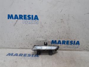 Used Daytime running light, right Renault Captur (2R) 1.2 TCE 16V EDC Price € 40,00 Margin scheme offered by Maresia Parts